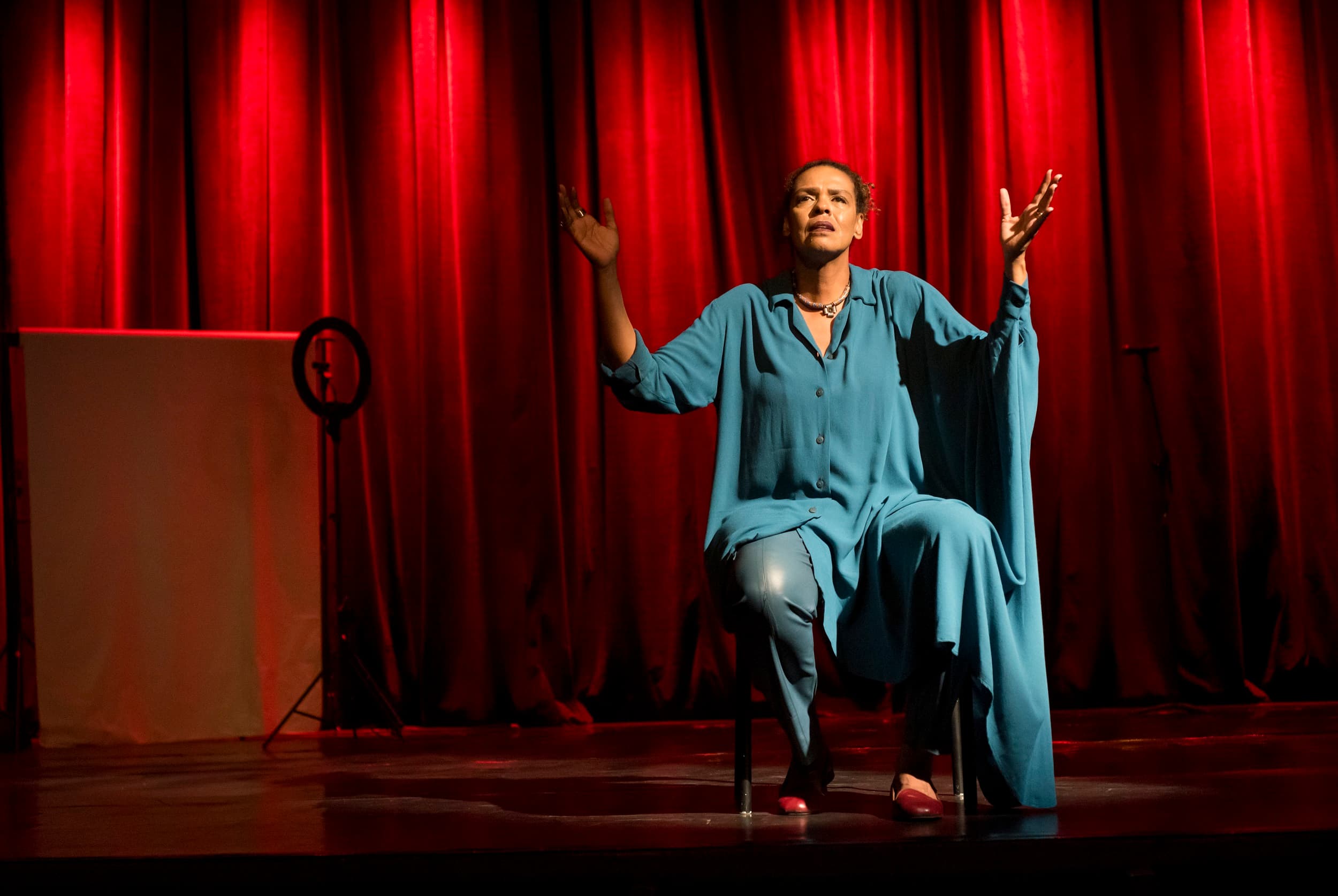 Ninguém Sabe Meu Nome, teatro