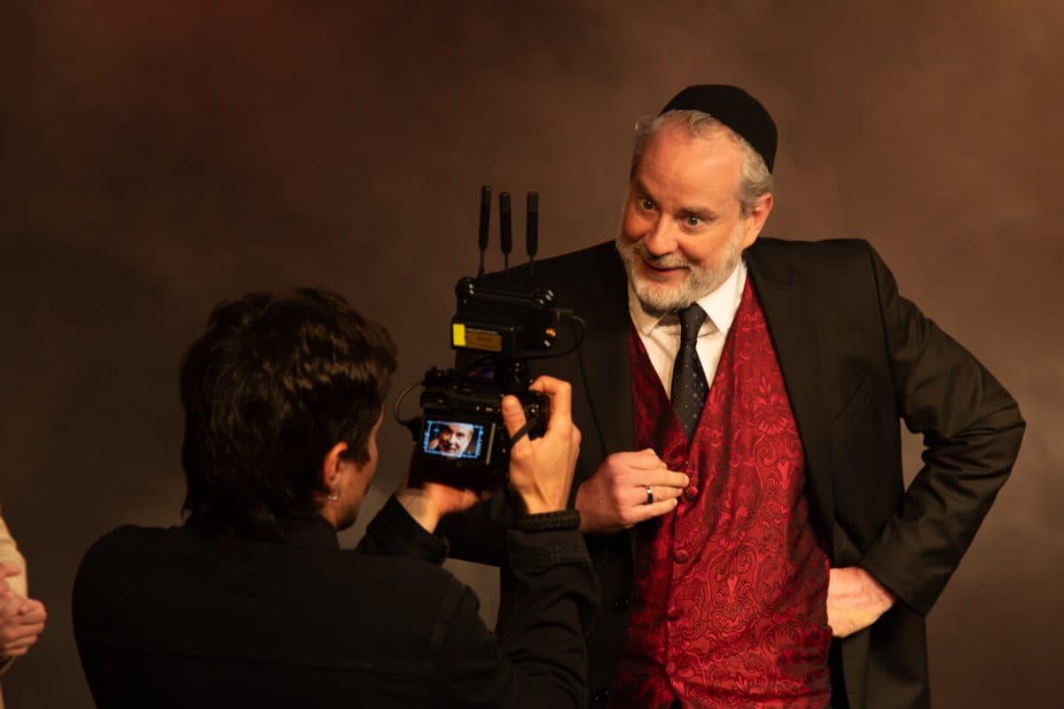 O Mercador de Veneza no Tucarena: A Tragédia do Capital na Falsa Comédia de Shakespeare