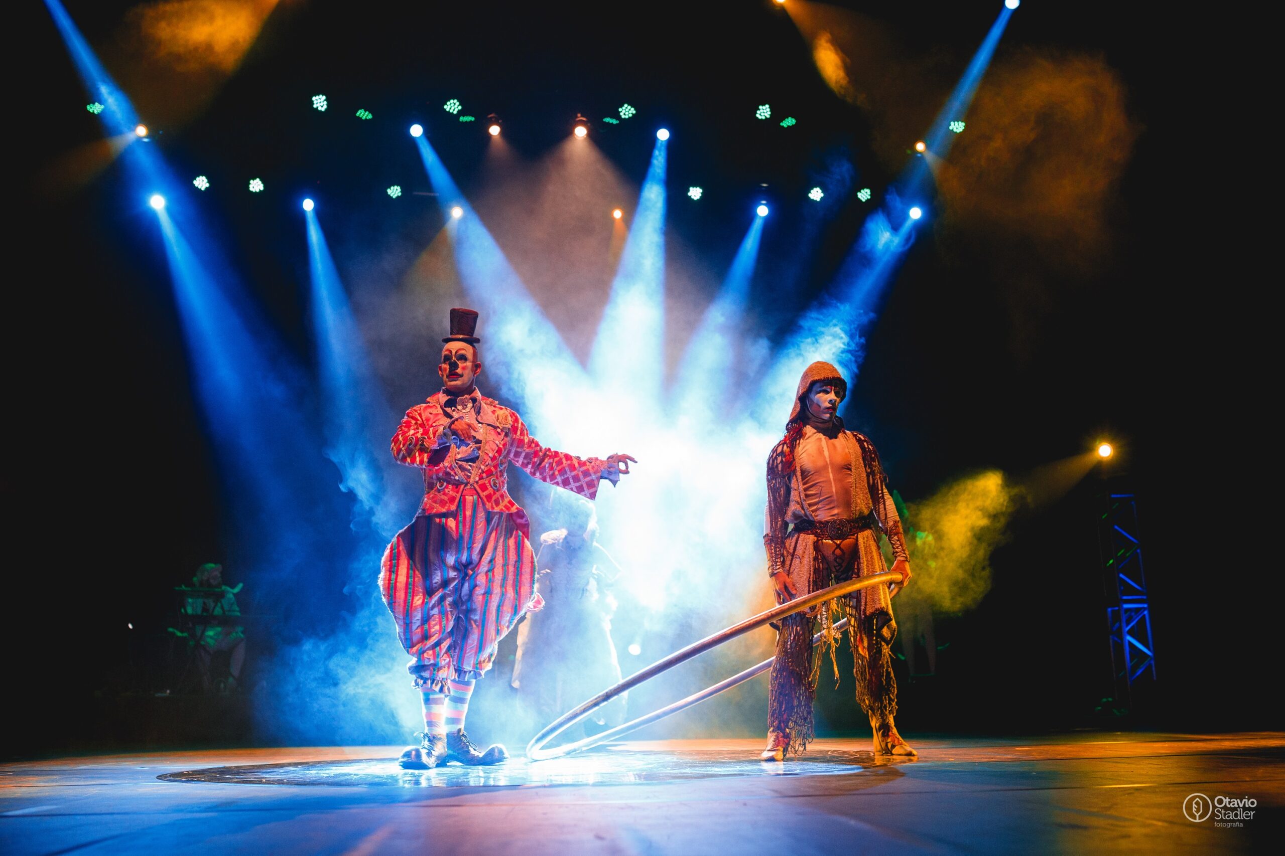 Universo Cazuo, circo