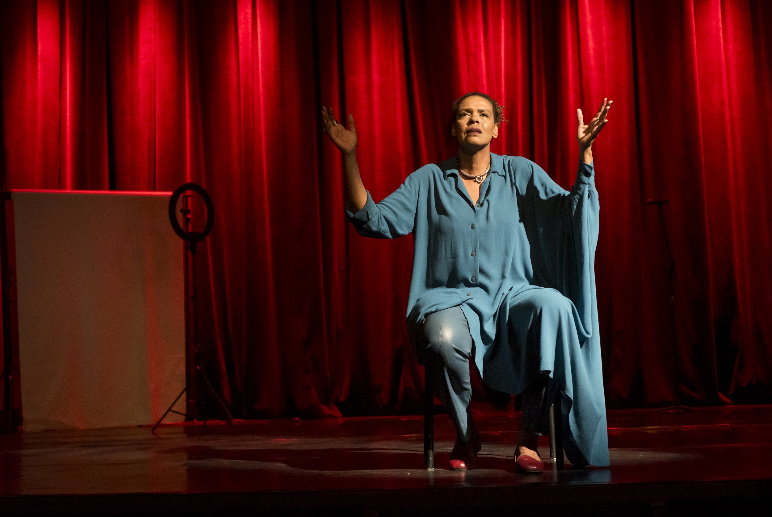 Ninguém Sabe Meu Nome, teatro