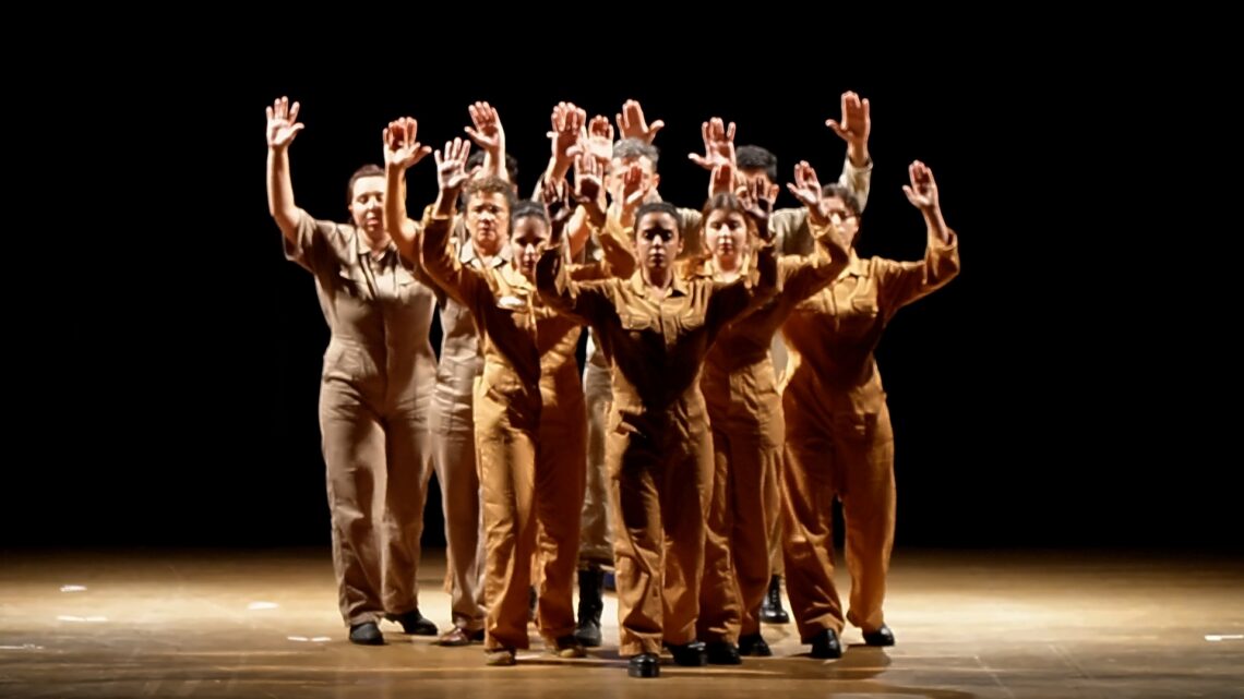 Dolores reafirma sua urgência política com espetáculo sobre a resistência do Sul Global