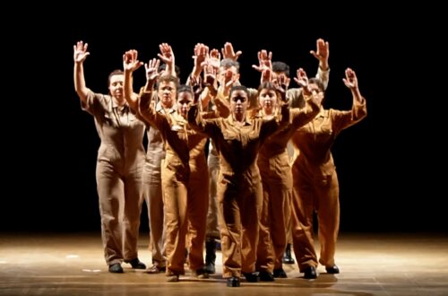 Dolores reafirma sua urgência política com espetáculo sobre a resistência do Sul Global