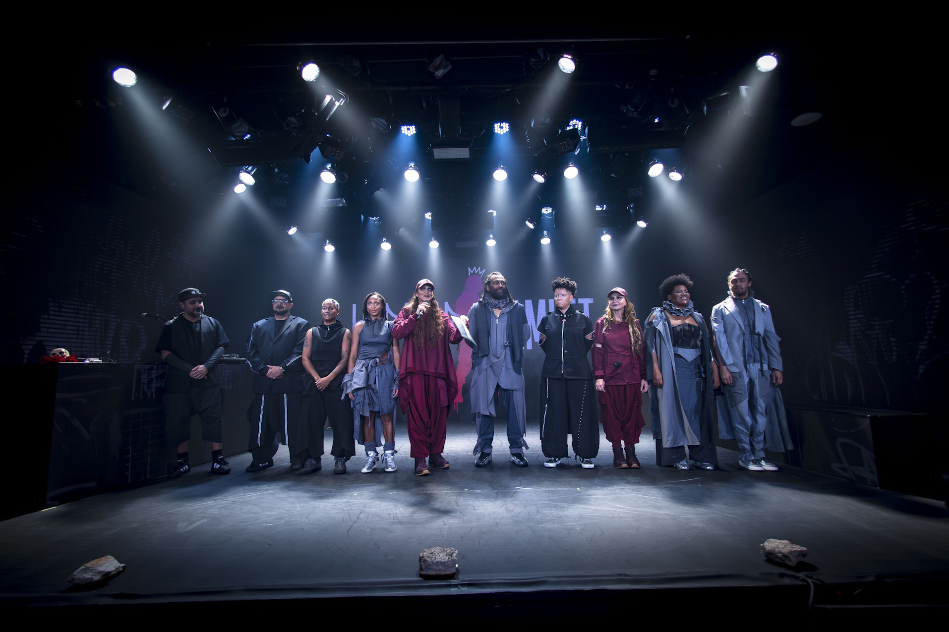 Cena de Hip Hop Hamlet com composição final ou momento de maior tensão dramática