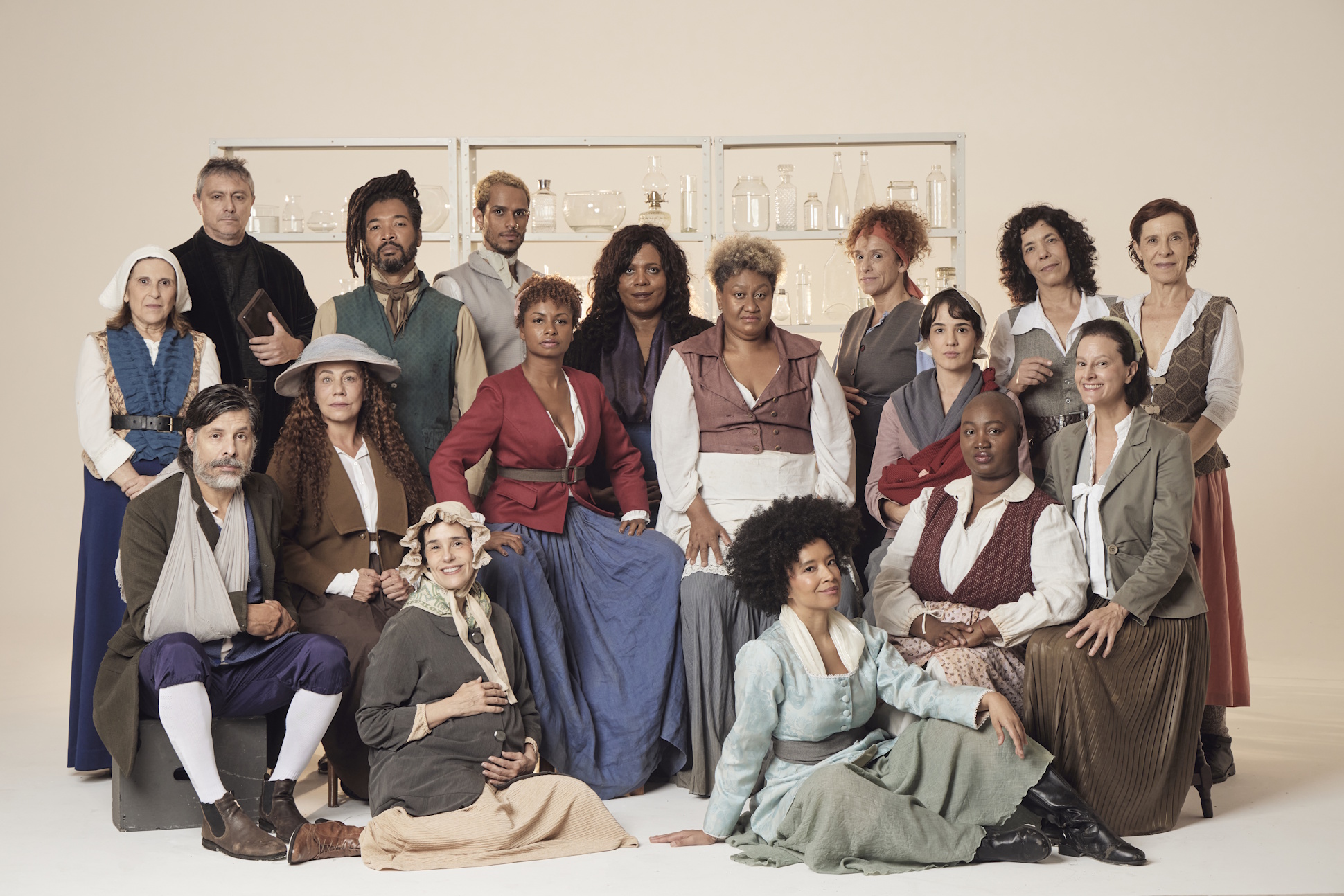 Elenco completo de O Céu Fora Daquela Janela — Foto: Alê Catan