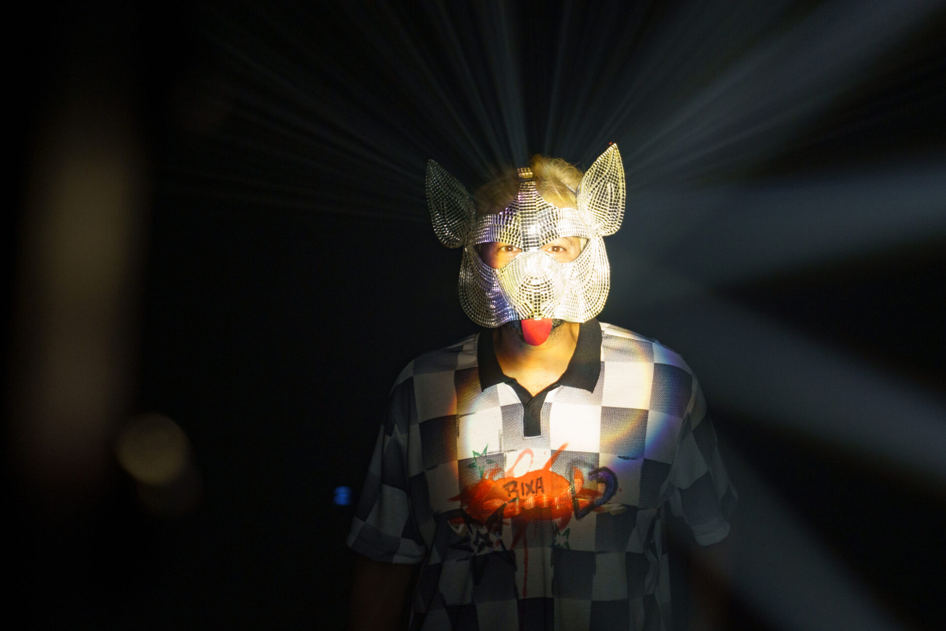 AQUI, AGORA, TODO MUNDO